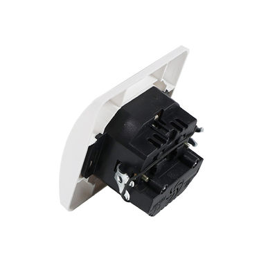 Europäisches Standard-Wand-Stromanschluss-Panel mit Erdungsanlage 250V 16A Flush Mount für Zuhause und Büro
