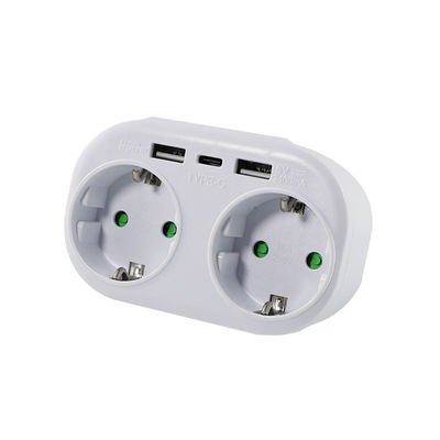 Europäischer Standard-Stecker-Adapter mit zwei Wechselstromanschlüssen, zwei USB-Anschlüssen und einem Typ-C-Ladestation 250V 10A