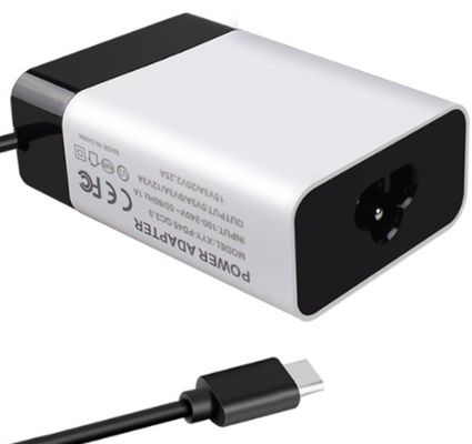 Universelle IEC C6 Eingang Typ C Laptop-Ladegerät mit 45W Ausgang und schnelle Ladung 3.0