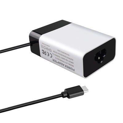 Universelle IEC C6 Eingang Typ C Laptop-Ladegerät mit 45W Ausgang und schnelle Ladung 3.0