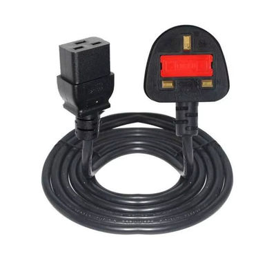Großbritannien bis C19 Schwerlastnetzkabel für Rechenzentren 16A 250V 14AWG 1,2M schwarz BS1363 Sicherheitszertifiziert