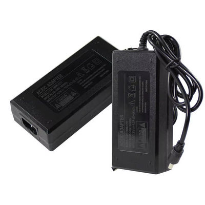 Breite Eingangsspannung 240v 100 C14/C8/C6 Elektronikadapter Mehrfach Gleichspannungsanschlüsse 5.5*2.1 120W Leistung 240V