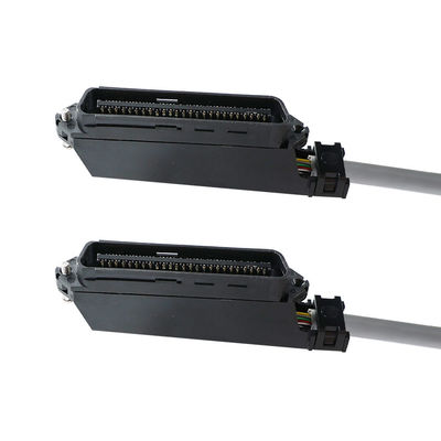 Rechtswinkel 50-Pin männliches RJ21-Telekommunikationskabel mit abgeschirmtem Rundkabel für Sprachpatch-Panels oder Datenverteilung