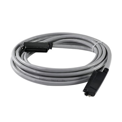 Rechtswinkel 50-Pin männliches RJ21-Telekommunikationskabel mit abgeschirmtem Rundkabel für Sprachpatch-Panels oder Datenverteilung