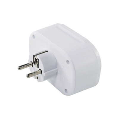 Europäischer Standard-Stecker-Adapter mit zwei Wechselstromanschlüssen, zwei USB-Anschlüssen und einem Typ-C-Ladestation 250V 10A