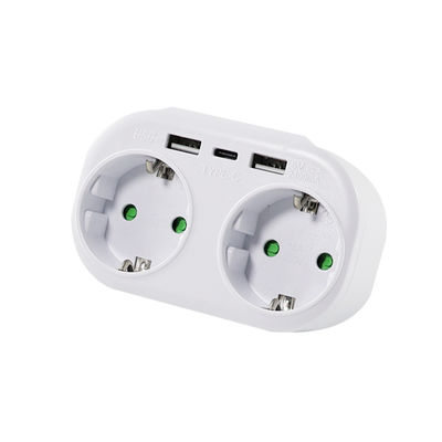 Europäischer Standard-Stecker-Adapter mit zwei Wechselstromanschlüssen, zwei USB-Anschlüssen und einem Typ-C-Ladestation 250V 10A