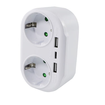 Europäischer Standard-Stecker-Adapter mit zwei Wechselstromanschlüssen, zwei USB-Anschlüssen und einem Typ-C-Ladestation 250V 10A