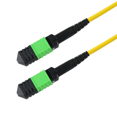 Dieses LC-APC-Glasfaser-Patchkabel ist für hochpräzise optische Netzwerke konzipiert, die eine überragende Signalqualität erfordern. Es verfügt über eine Angled Physical Contact (APC)-Politur und LC-Small-Form-Connectors.