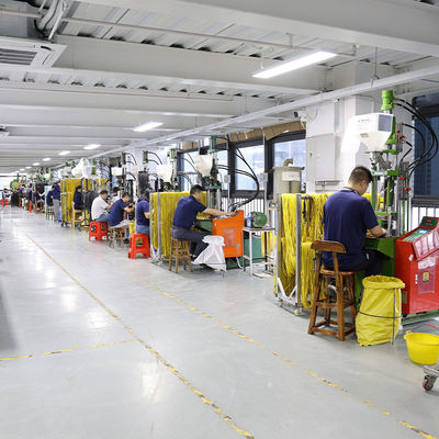 18 AWG IEC 60320 C5 auf C6 Stromadapterkabel mit 10A / 125V Nennleistung für Laptop-Netzteile